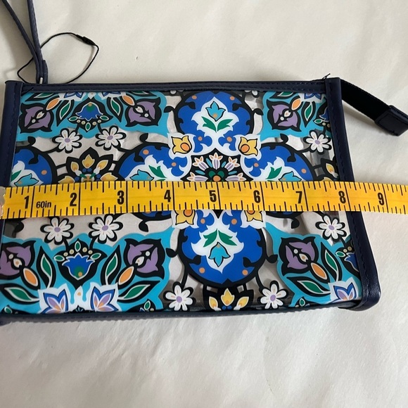 Vera Bradley Lisbon Medallion Cool Clear Beach Wristlet NWOT - Picture 6 of 8